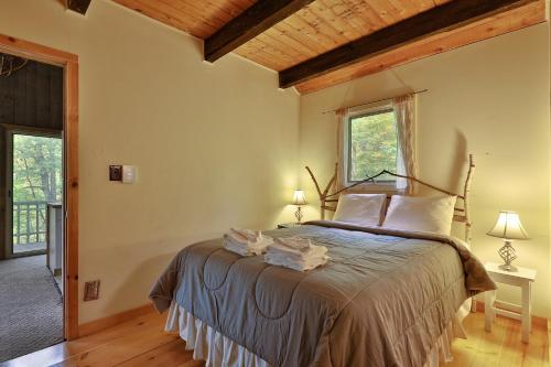 Left Duplex Home Directly Across From Pico Mountain, Close to Killington, home in Killington, USA
