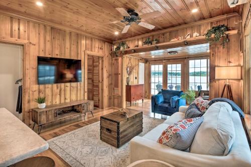Charming Bristol Cottage with Private Beach! in Bristol, USA