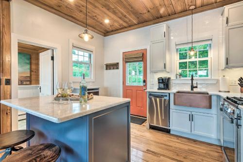 Charming Bristol Cottage with Private Beach! in Bristol, USA