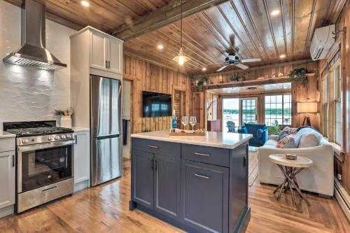 Charming Bristol Cottage w/ Private Beach! in Bristol (RI)