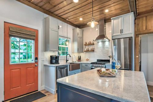 Charming Bristol Cottage w/ Private Beach! in Bristol (RI)
