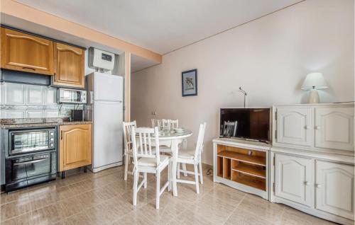 1 Bedroom Cozy Apartment In Miramar