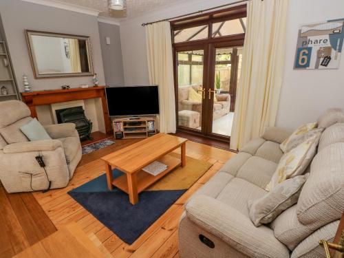 Brookvale Road - image 2