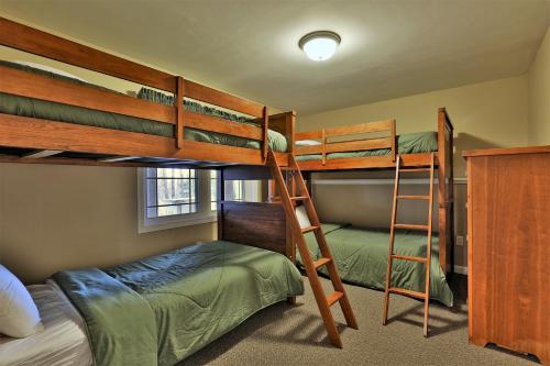 The Queens Croft v2 - Luxury Killington Ski Home, Newer, Better, Ski-ier, home, Killington
