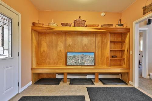 The Queens Croft v2 - Luxury Killington Ski Home, Newer, Better, Ski-ier, home thumb 3