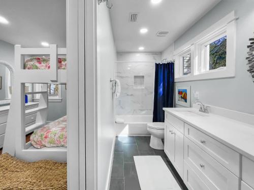 Breakers plus Carriage House home - image 12