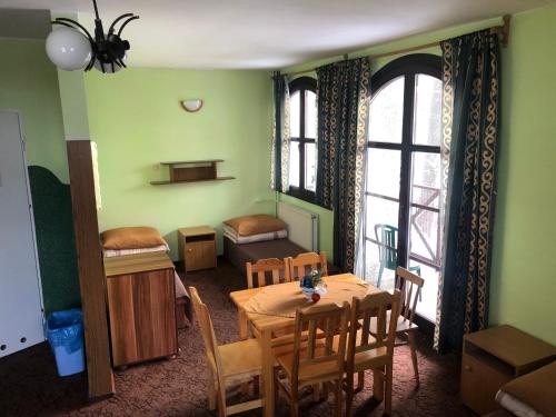 Międzynarodowe Schronisko Młodzieżowe PTSM Szarotka, Zakopane (zdjęcie 10)
