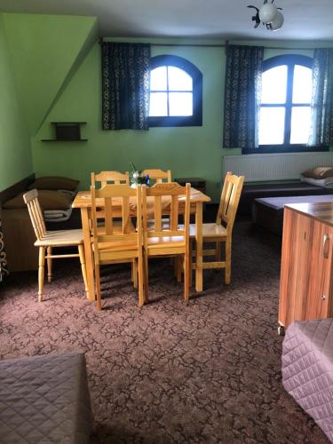 Międzynarodowe Schronisko Młodzieżowe PTSM Szarotka, Zakopane (zdjęcie 8)