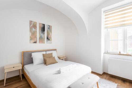 George Apartment, Prague