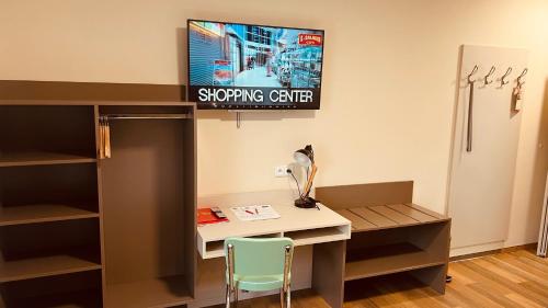 Jukebox Hotel - image 14