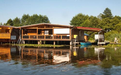 B&B Mirow - Ferienwohnung im Bootshaus Mirow SEE 10891 - Bed and Breakfast Mirow