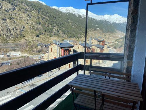 MIKKA CLOS MIKKA CLOS