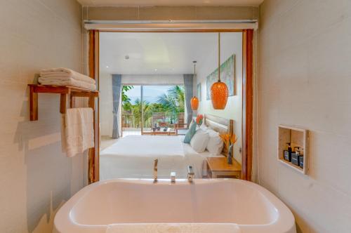 room detail thumbnail 2