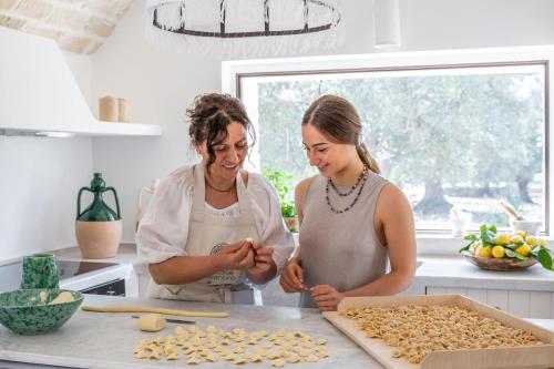 Trulli cicale e olive Trulli cicale e olive