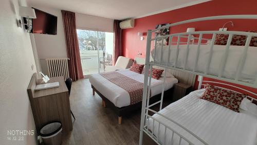 Superior Quadruple Room with Sea View image 7