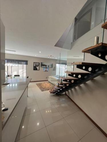 A beautiful modernize 4 bedrooms stand alone house