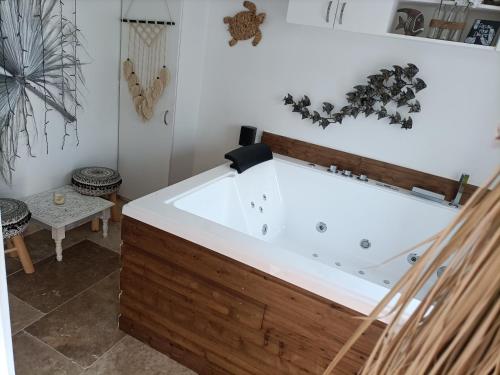 Vannas istaba, Cocoon inn&Spa in Saint-Saturnin-les-Avignon