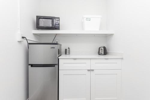 Girasole Rentals Suites Room Type - Deluxe Queen Studio 