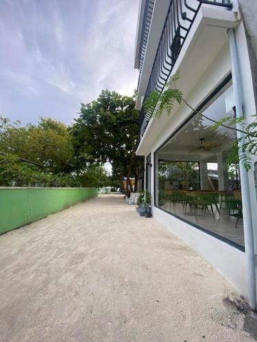 kunaa beach Inn - image 4