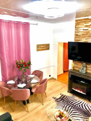 La suite romantique Jacuzzi,parking gratuit,centre