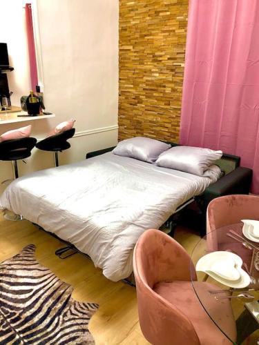 La suite romantique Jacuzzi,parking gratuit,centre