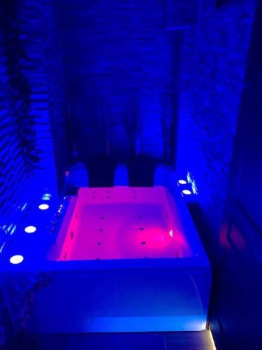 La suite romantique Jacuzzi,parking gratuit,centre