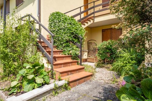 Viesnīcas āriene, HOST4U - LISA&MAGGIE Pool Apartments with Beautiful View on Lake of Garda in Muscoline