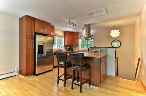 "the SHACK" at Killington- 3BR 1,5BA Remodeled Home, Hot Tub, home in Killington, USA
