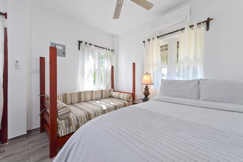 414814883 Parrot Cove Lodge
