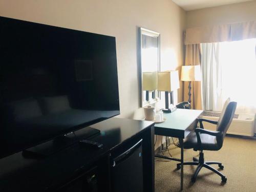 Holiday Inn Express & Suites Ashland an IHG Hotel - image 2
