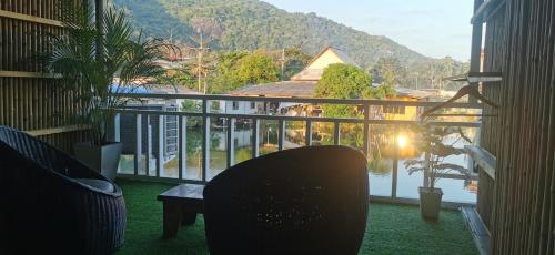 Balcony/terrace, Hideout Hostel in Ko Pha-ngan