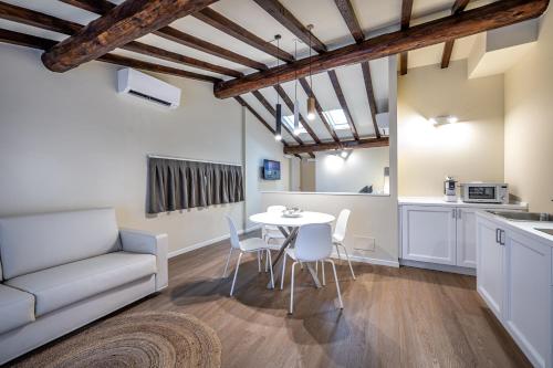  Garibaldi Luxury apartments, Unterkunft in Prato