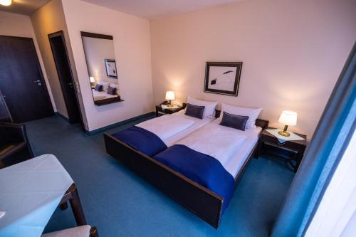 2 twin beds