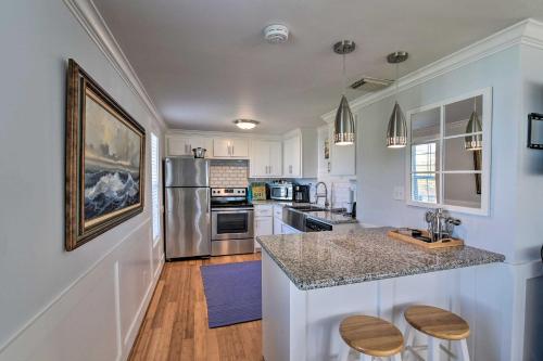 Upscale Galveston Cottage with Wraparound Deck! - image 10
