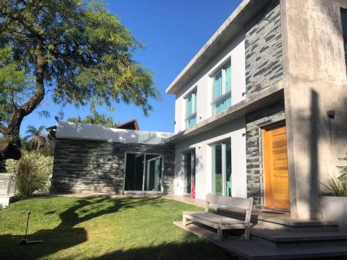 Hermosa Casa con Pileta cerca del Golf