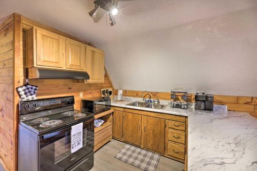Cozy Yatesville Lake Cabin Rental in Louisa! in Louisa, USA