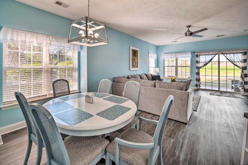 3-Bedroom Condo in Myrtle Beach with Pool! in Myrtle Beach, USA