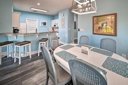 3-Bedroom Condo in Myrtle Beach with Pool! in Myrtle Beach, USA