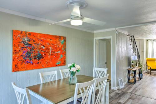 The Gallery, an Allentown Retreat with Views! in Allentown, USA