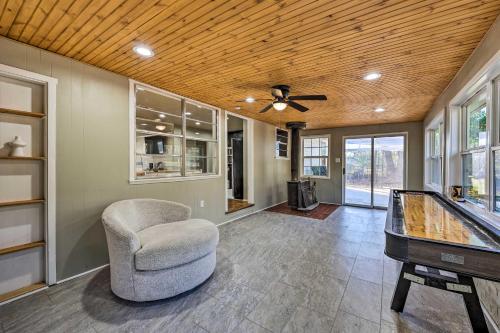 Fayetteville Vacation Rental - 2 Mi to Dtwn! in Fayetteville, USA