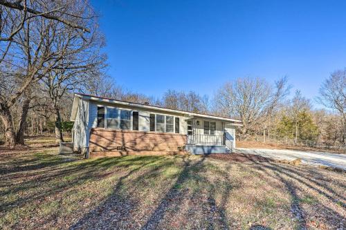 Fayetteville Vacation Rental - 2 Mi to Dtwn! in Fayetteville, USA