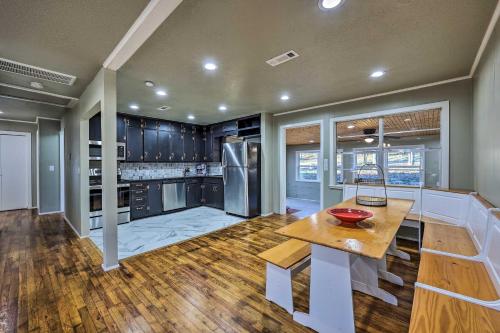 Fayetteville Vacation Rental - 2 Mi to Dtwn! in Fayetteville, USA
