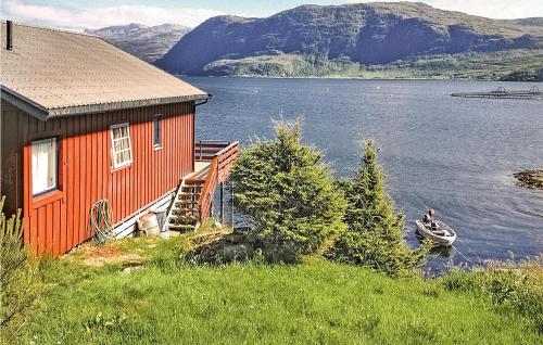 Stunning home in Mly with 3 Bedrooms and WiFi - Måløy