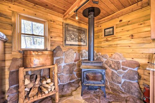 Tree-Lined Cripple Creek Retreat with Fireplace in Victor (CO)