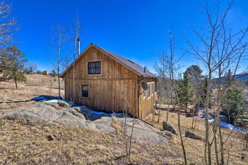 Tree-Lined Cripple Creek Retreat with Fireplace in Victor (CO)