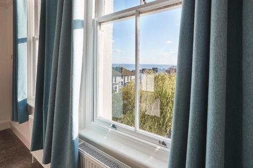 Beautiful Sea View Apartment in St Leonards on Sea