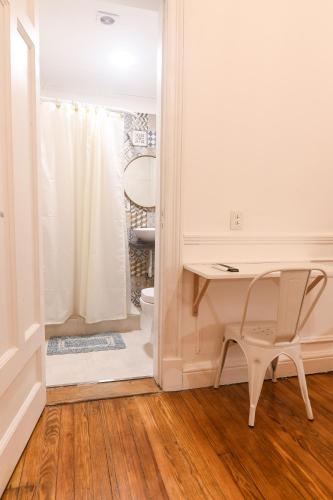 Twin Room image 5