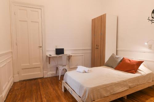 Twin Room image 3
