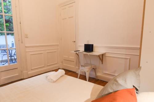Twin Room image 6