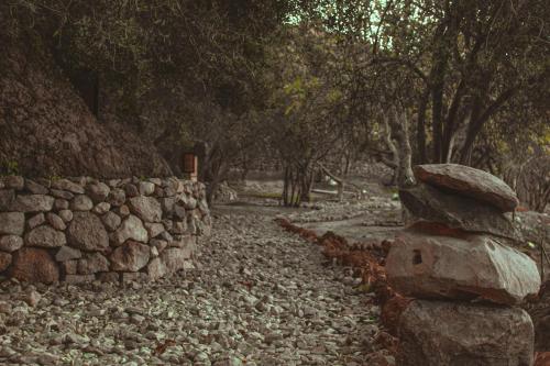 Alrededores, Hobbit village in Dana